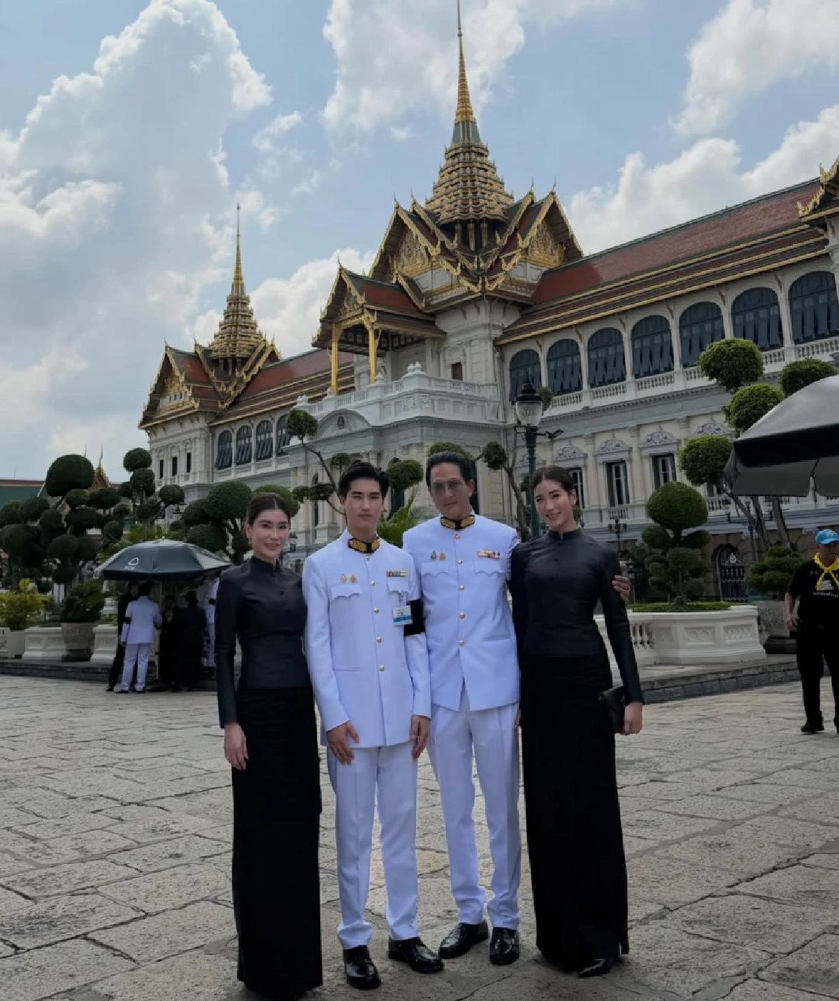 “โรเตอร์ ทองเจือ” เปลี่ยนลุคนักแข่งรถ สู่ลุคทางการสุดเนี้ยบ