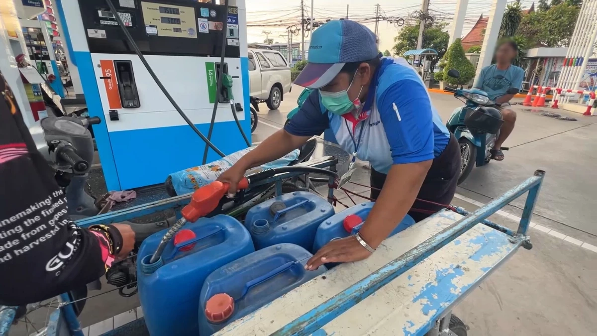 ชัยนาทแห่เติมน้ำมันล้นปั๊ม หวั่นราคาพุ่งหลังจบตรึงราคา 16 มี.ค.