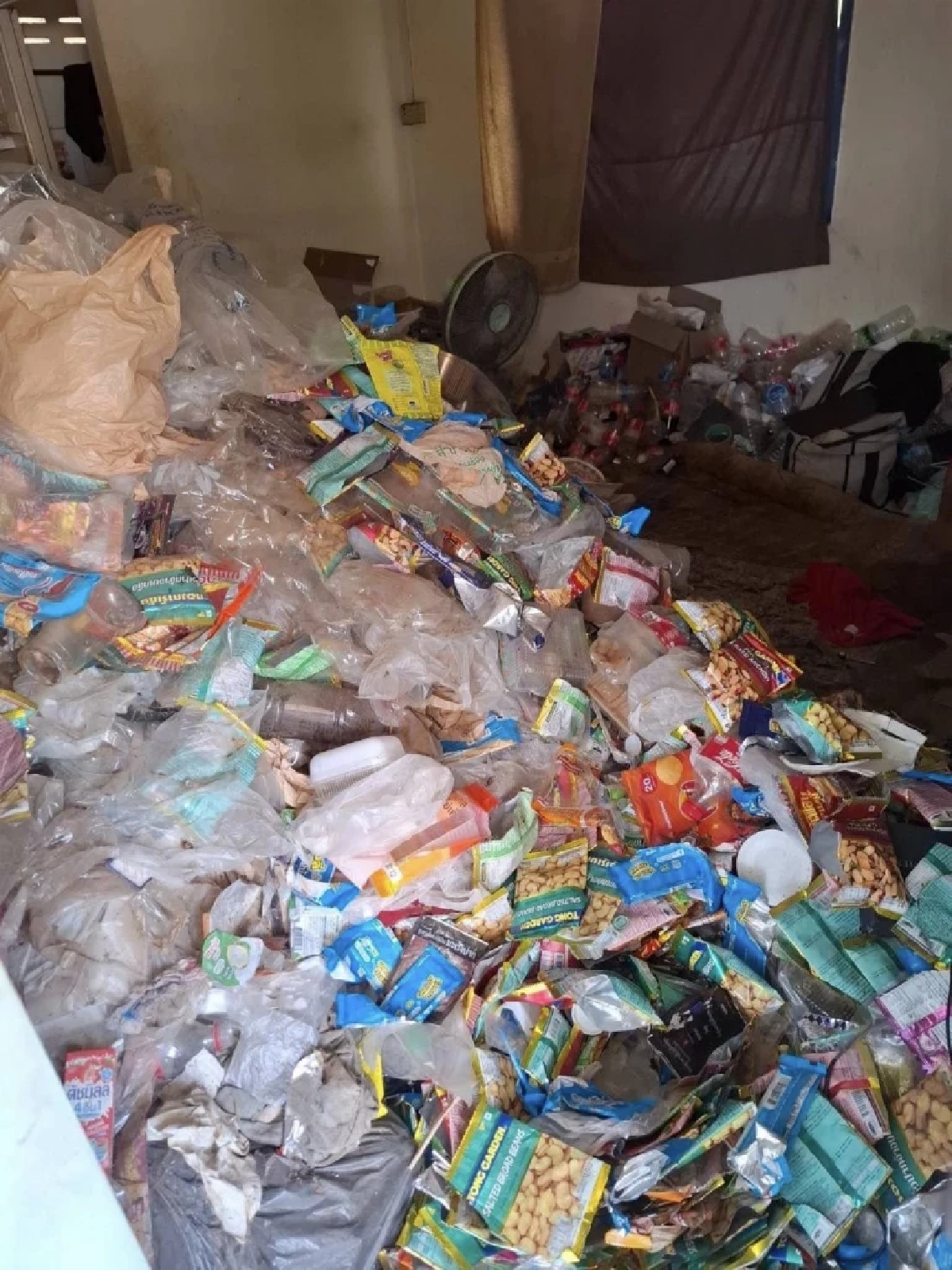 เจ้าของห้องลมแทบจับ หนุ่มค้างค่าเช่า 1.6 หมื่น ทิ้งขยะกองมหึมา