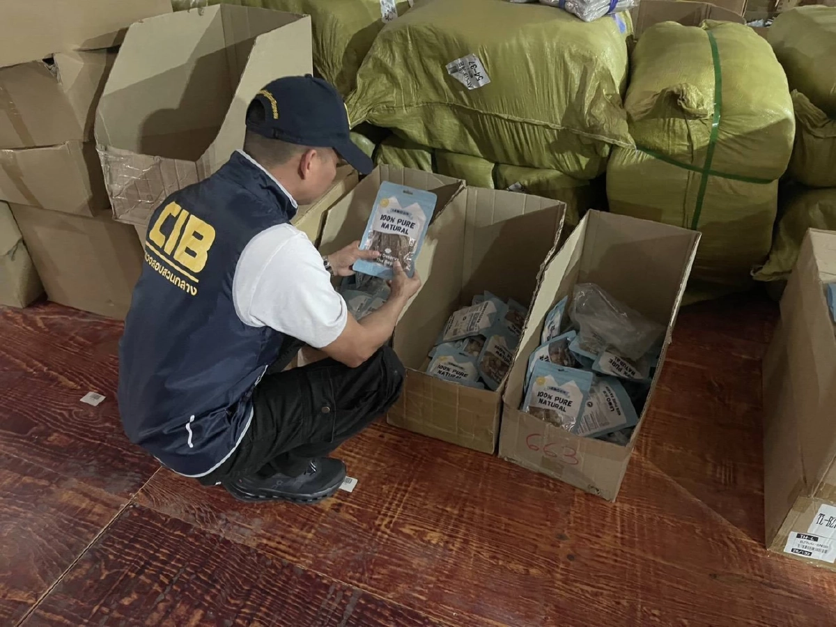 จับอาหารหมาแมวเถื่อน ลอบนำเข้าจากจีน อันตรายถึงชีวิต