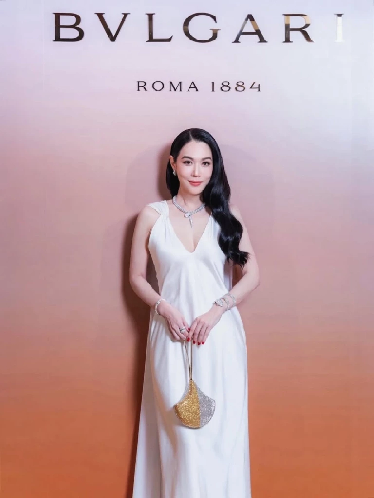  "เมย์ เฟื่องอารมย์" คืนงานอีเวนต์! ลุคเดรสขาว สวยแพงไม่เปลี่ยน