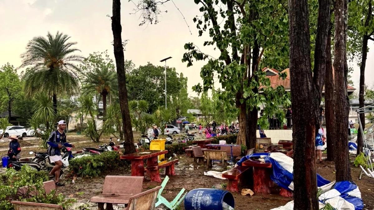 พายุถล่มน้ำโสมหลังคาปลิวฟาดสายไฟดับทั้งเมือง กีฬา อบต. หนีวุ่น