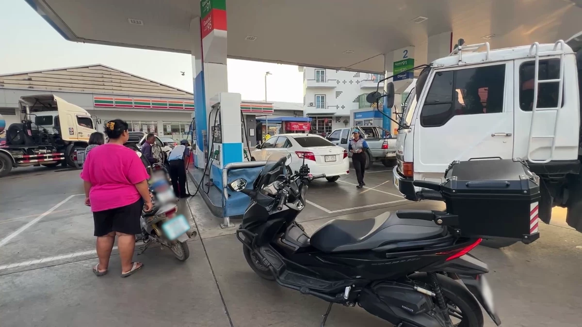 ชัยนาทแห่เติมน้ำมันล้นปั๊ม หวั่นราคาพุ่งหลังจบตรึงราคา 16 มี.ค.