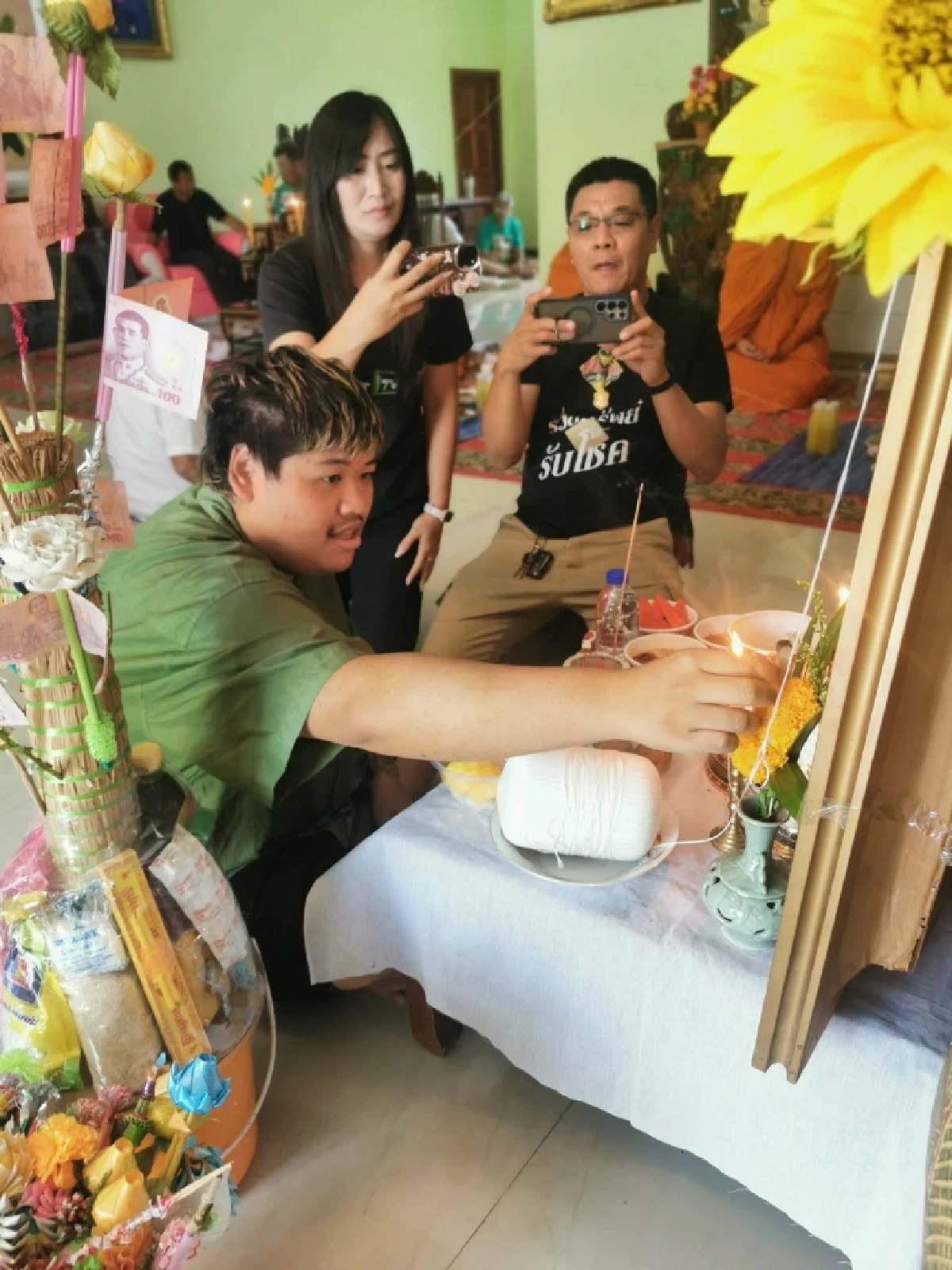 ลูกชายทำบุญ รำลึกครบรอบ 4 ปี "พ่อไวพจน์ เพชรสุพรรณ" ได้เลขธูปมงคล