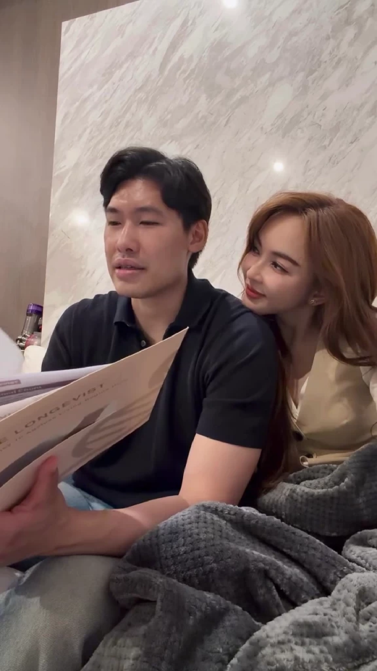 “เป้ย ปานวาด” ซบไหล่ “หมอต้น” ฟังผลตรวจแต่ใจไม่อยู่แล้ว