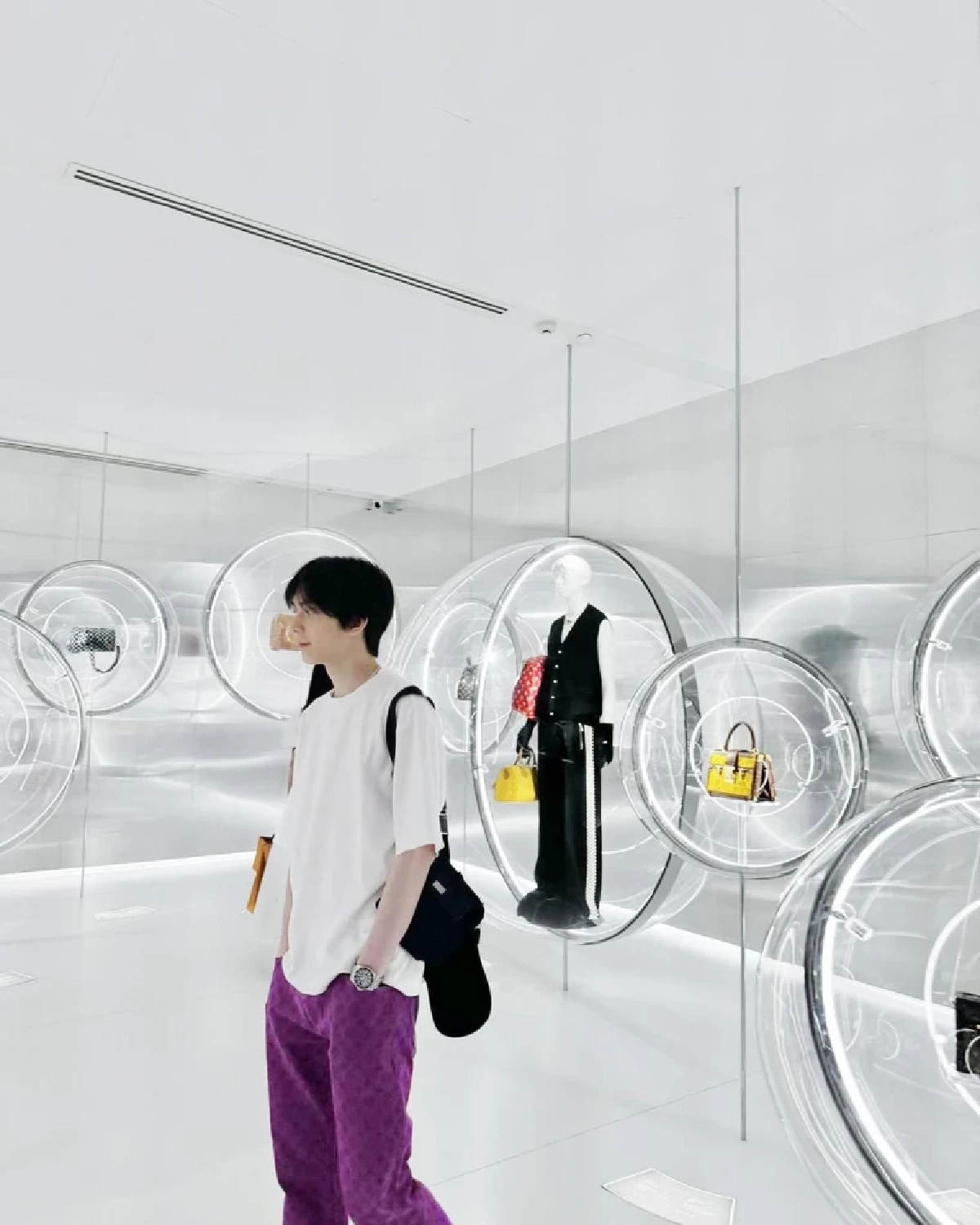 โตเป็นหนุ่มเต็มตัว “น้องอชิ” อายุ 23 ปีแล้ว หล่อออร่าพุ่ง  