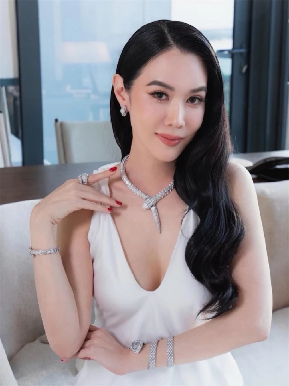  "เมย์ เฟื่องอารมย์" คืนงานอีเวนต์! ลุคเดรสขาว สวยแพงไม่เปลี่ยน