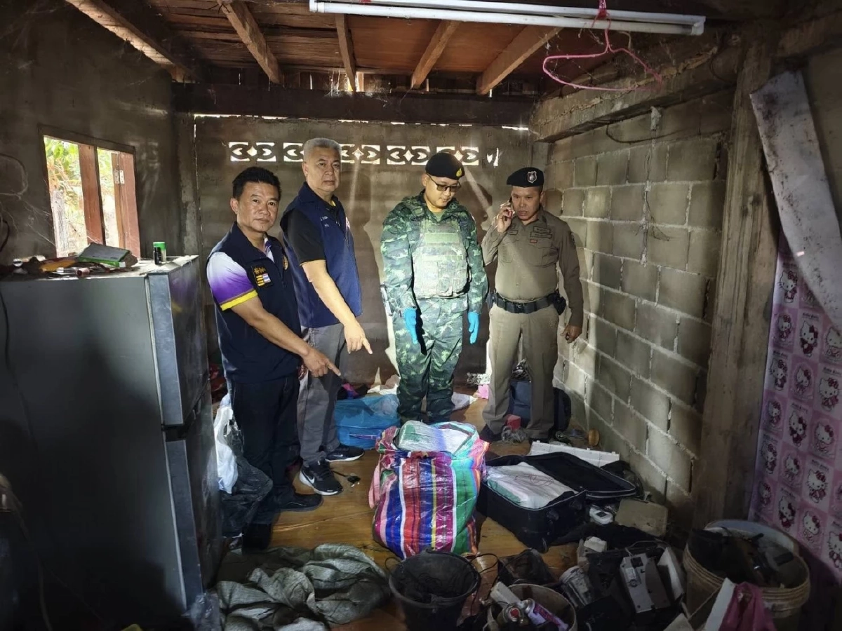 ฉก.ทัพเจ้าตาก บุกตรวจบ้านเช่าแม่สาย ยึดยาบ้า 375,600 เม็ด