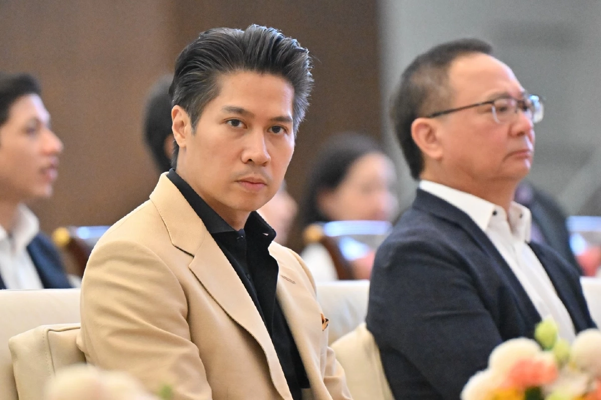 "เต้ ภูริต" อวดร่างทอง ซิกแพคแน่น เบียร์ ใบหยก รีบมาคอมเมนต์ทันที