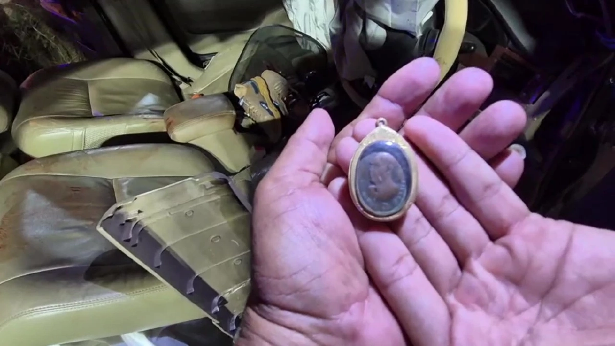 เก๋งซิ่งชนเสาไฟอุดรฯ ไฟลุกท่วม เชื่อรอดตายเพราะเหรียญอาจารย์ฝั้น