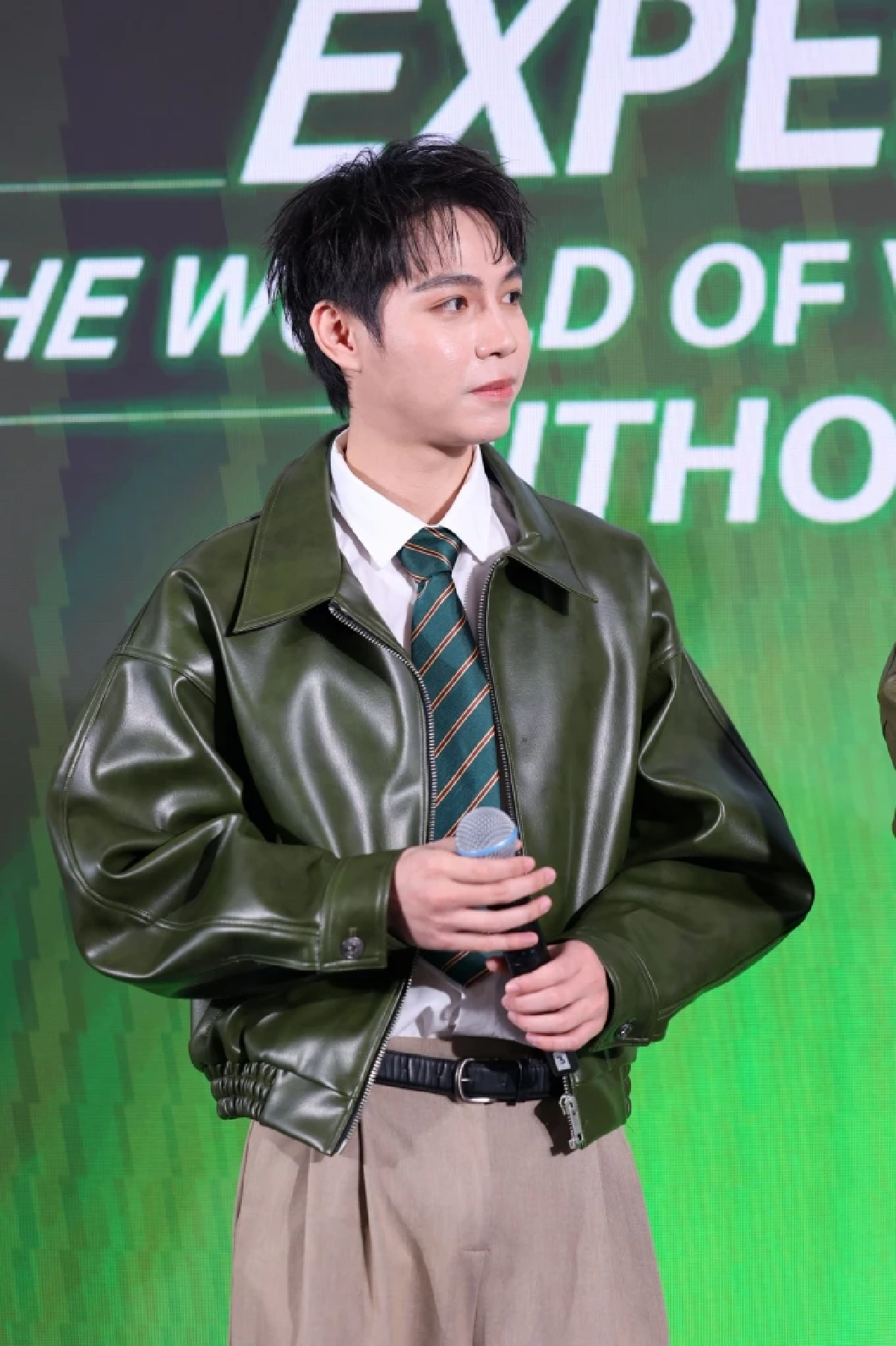 เฟิร์ส-ข้าวตัง ร่วมงานเปิดตัวความบันเทิงซีรีส์แนวตั้ง AIS x ReelShort