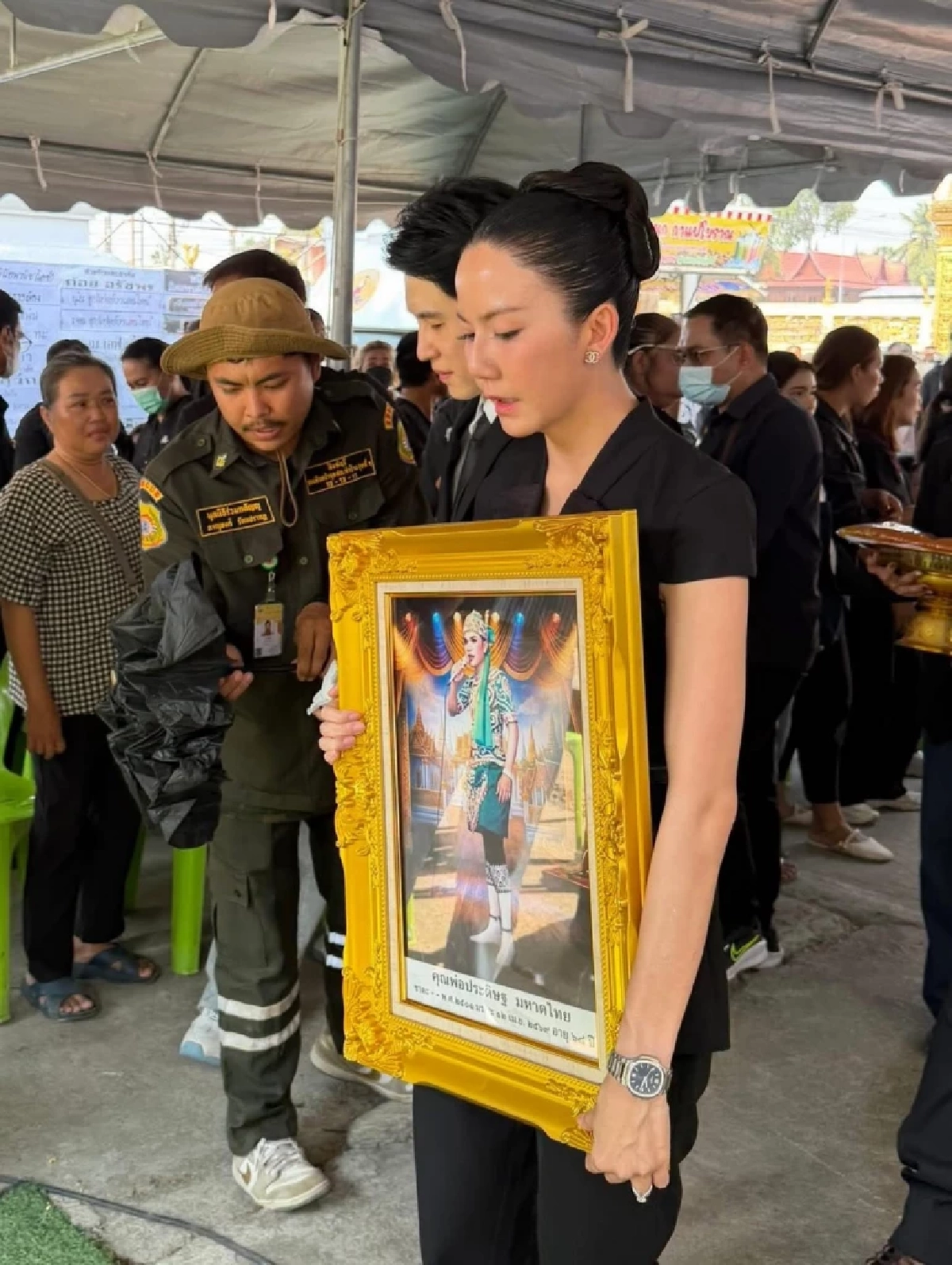 แฟนคลับเฮ เลขพ่อประดิษฐ ให้โชค จ๊ะ นงผณี ยกพ่อเป็นต้นแบบผู้ให้