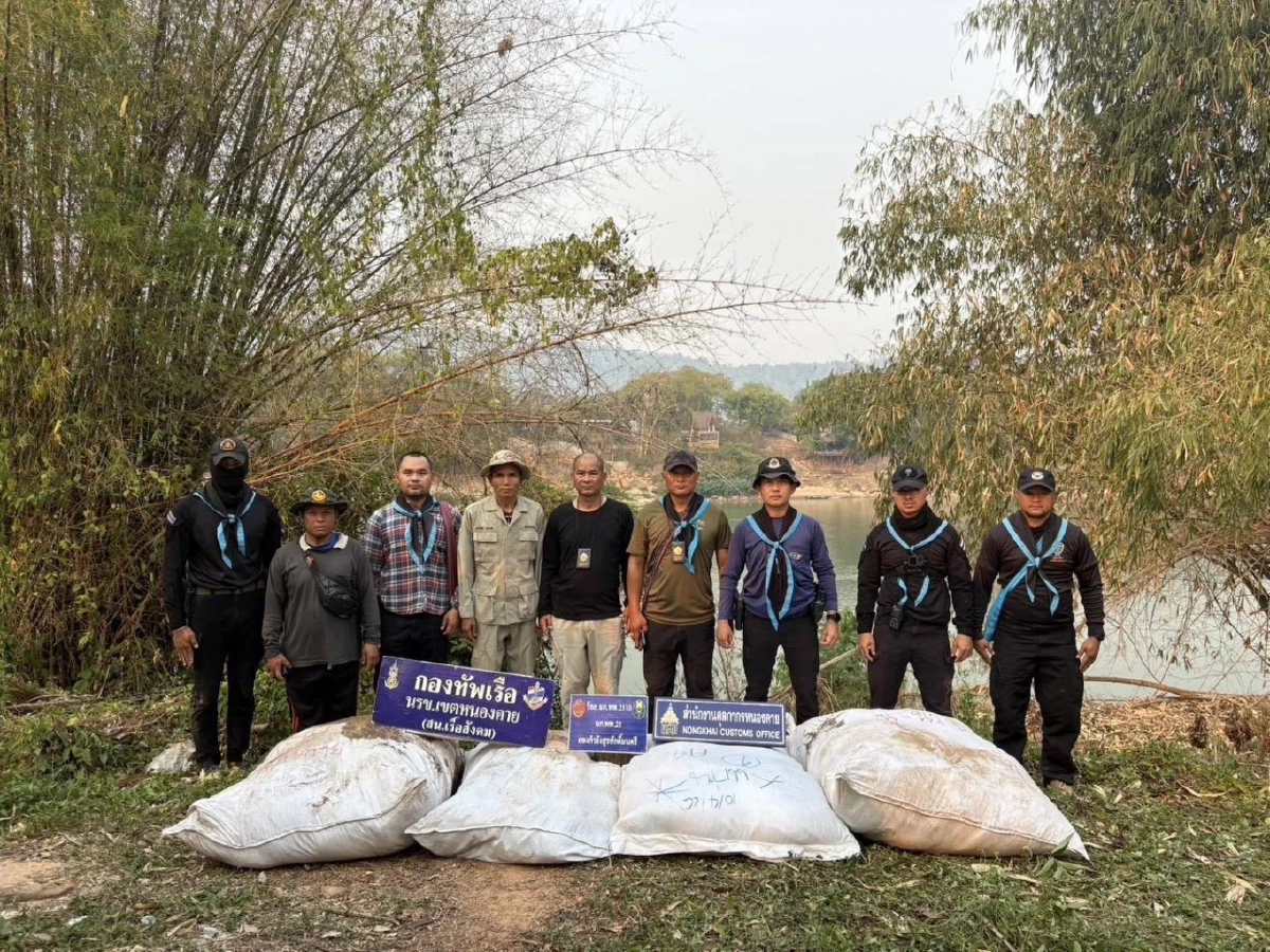 ทหารพรานยึด ใบกระท่อมสด ริมโขง 185 กก. คนร้ายทิ้งกระสอบเผ่นหนี
