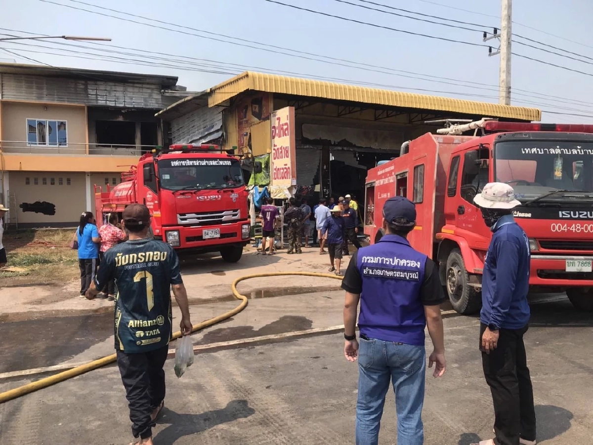สลดรับสงกรานต์ ลูกสาวหนีไฟไม่ทัน ดับคาร้านอะไหล่รถยนต์