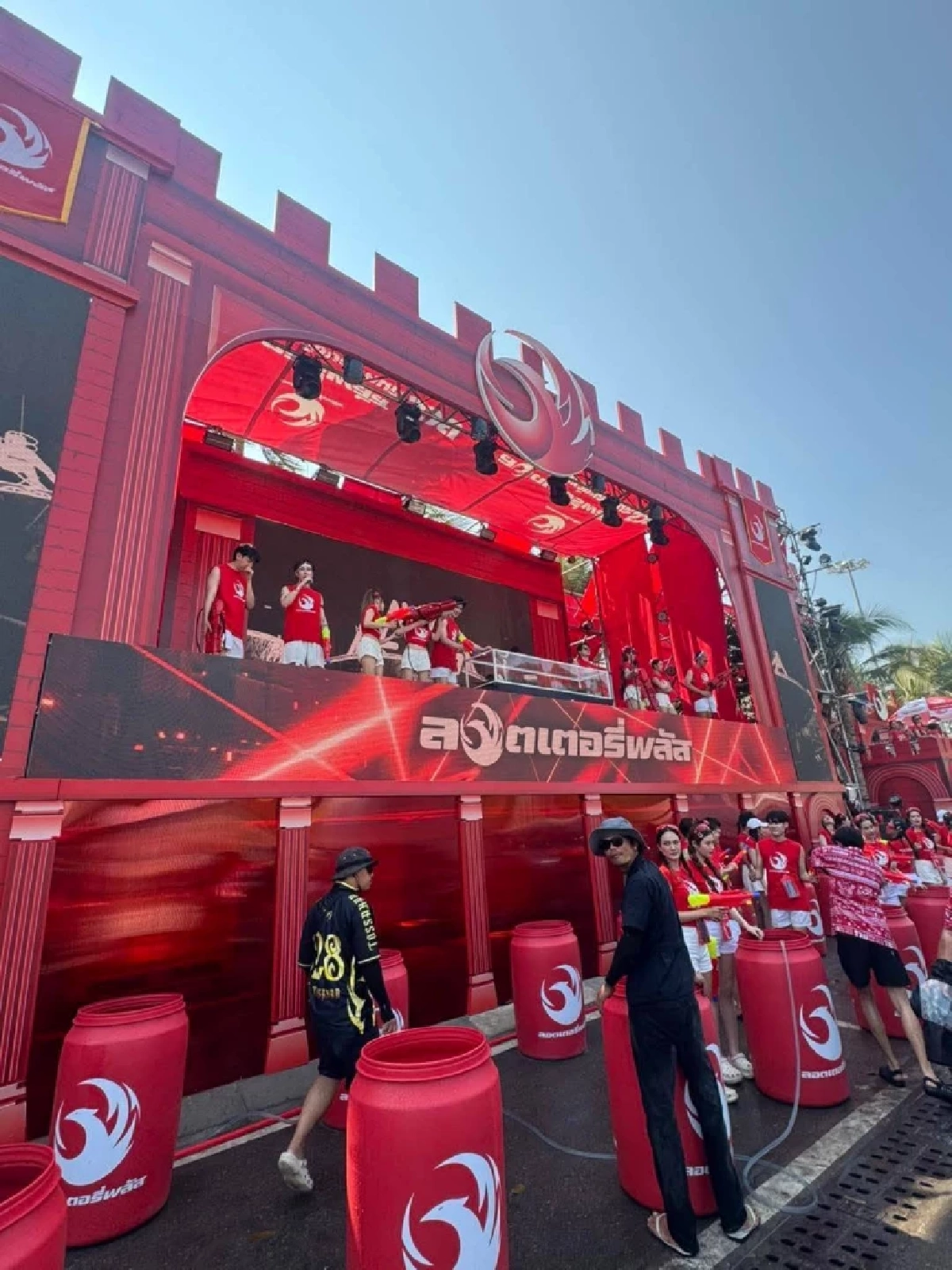 "ลอตเตอรี่พลัส" เล่นใหญ่จัดเต็ม ไหลริมเลพัทยา ขนทัพดีเจ-ของแจก