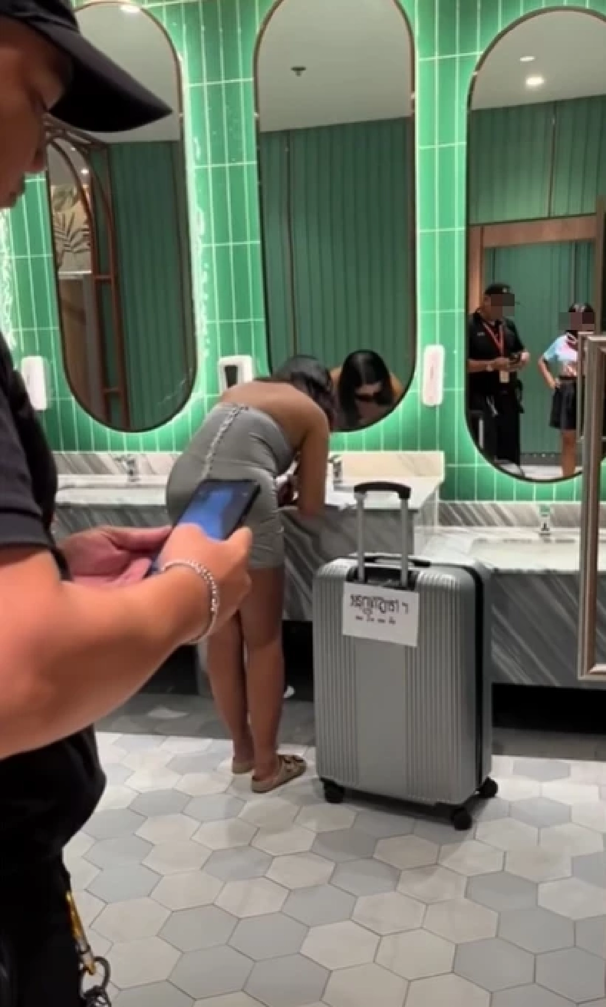 รู้แล้วใคร สาวเขียนด่าคนไทยติดกระเป๋า เจ้าตัวเผยสาเหตุโอละพ่อ