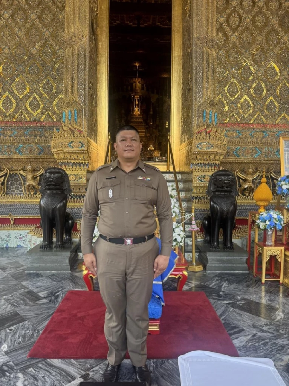 "แอ๊ด คาราบาว" ยิ้มไม่หุบ ลูกชายติดยศ ว่าที่ พ.ต.ท. มอบของขวัญฉลอง