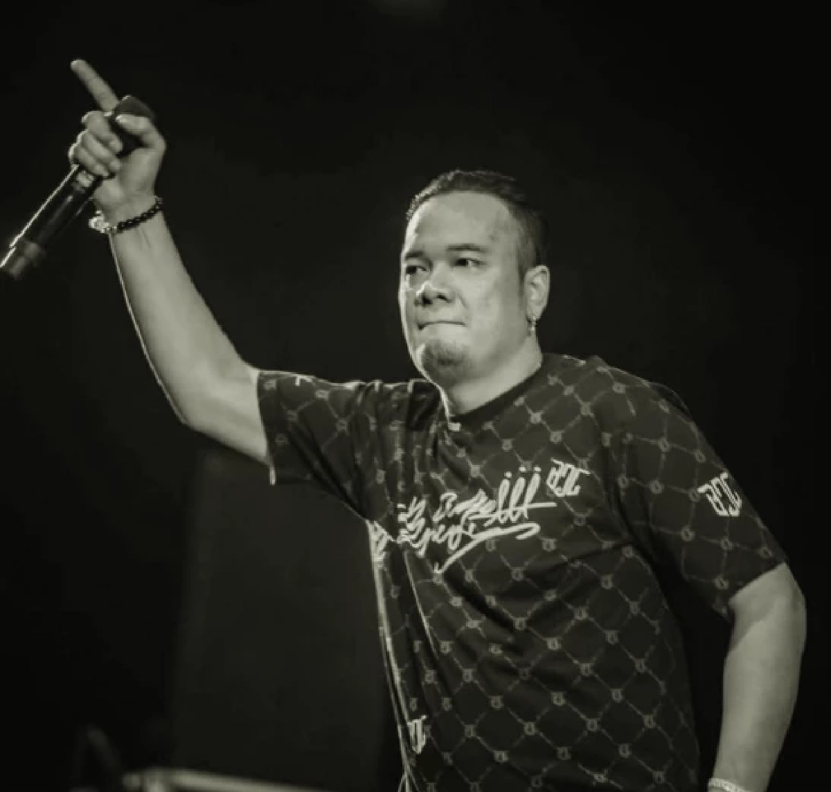 "แม่น้ำหนึ่ง" จุดธูปโชว์ ชาวเน็ตหลุดโฟกัสตรง "เหน่ง เหม่งจ๋าย"