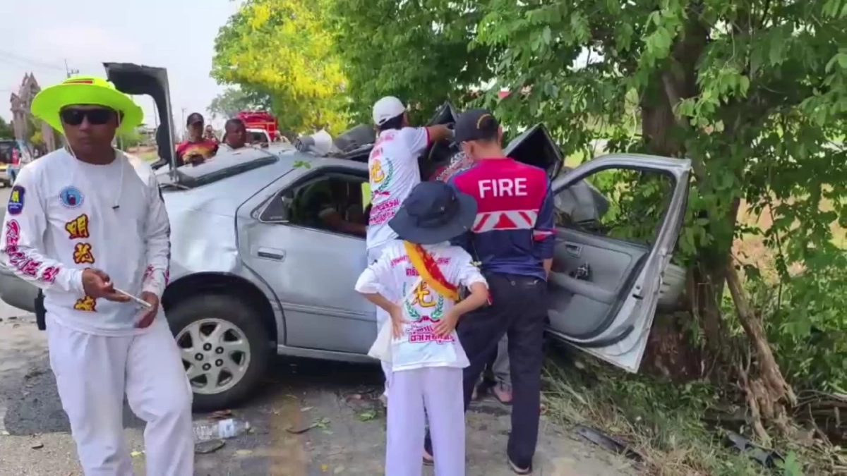 สยองซ้ำซาก! รถเก๋งอัดต้นไม้ดับที่โคราช ชาวบ้านลืออาถรรพ์