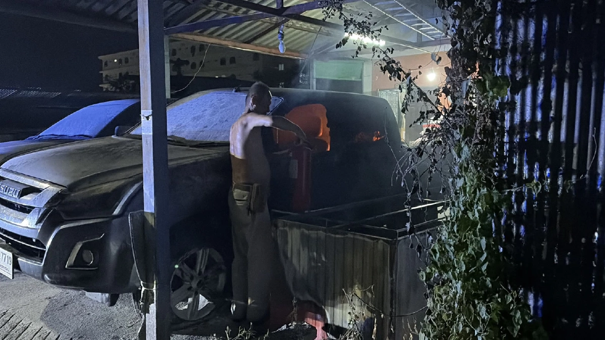 เกือบสิ้นชื่อ! ปาร์ตี้สงกรานต์ย่างปลาเพลิน ไฟลุกท่วมรถกระบะ