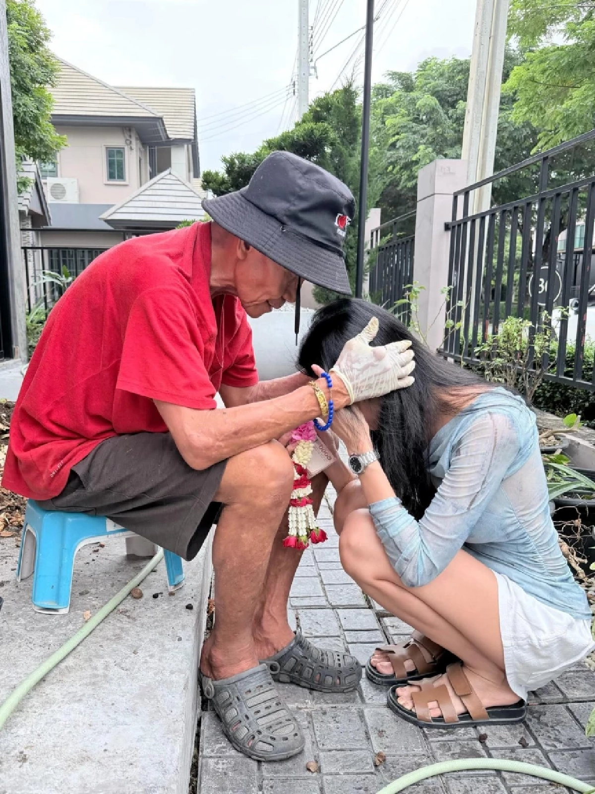 ส่องทะเบียนรถจยย. "พ่อจ๊ะ นงผณี" ขี่ไปแจกข้าวสารแฟนคลับ