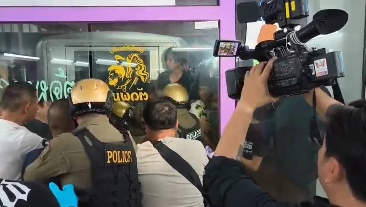 แฉแหลก ใครอยู่ด้วยบ้างนาทีช่างตัดผมมือสากลงมือหนุ่ม 26