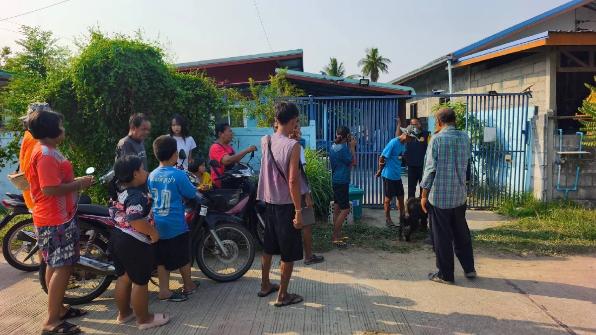 หนุ่มวัย 22 ดับสลดคาห้องนอน พบขวดเหล้าขาววางเกลื่อนข้างกาย