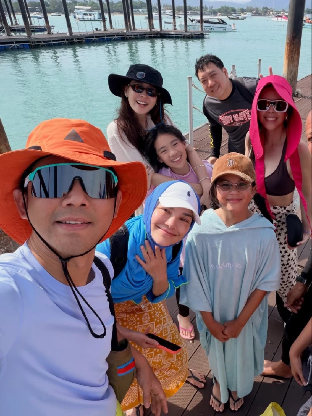 “นาวา-โสน” สองเพื่อนซี้สวยสะพรั่ง ทริปทะเลสะเทือนโซเชียล