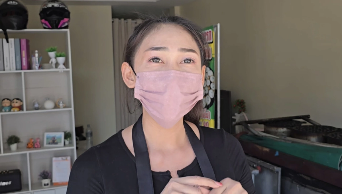 ชายเร่ร่อนเมาสารระเหยใช้มีดขู่แม่ค้าขนมครกกลางเมืองกาญจน์