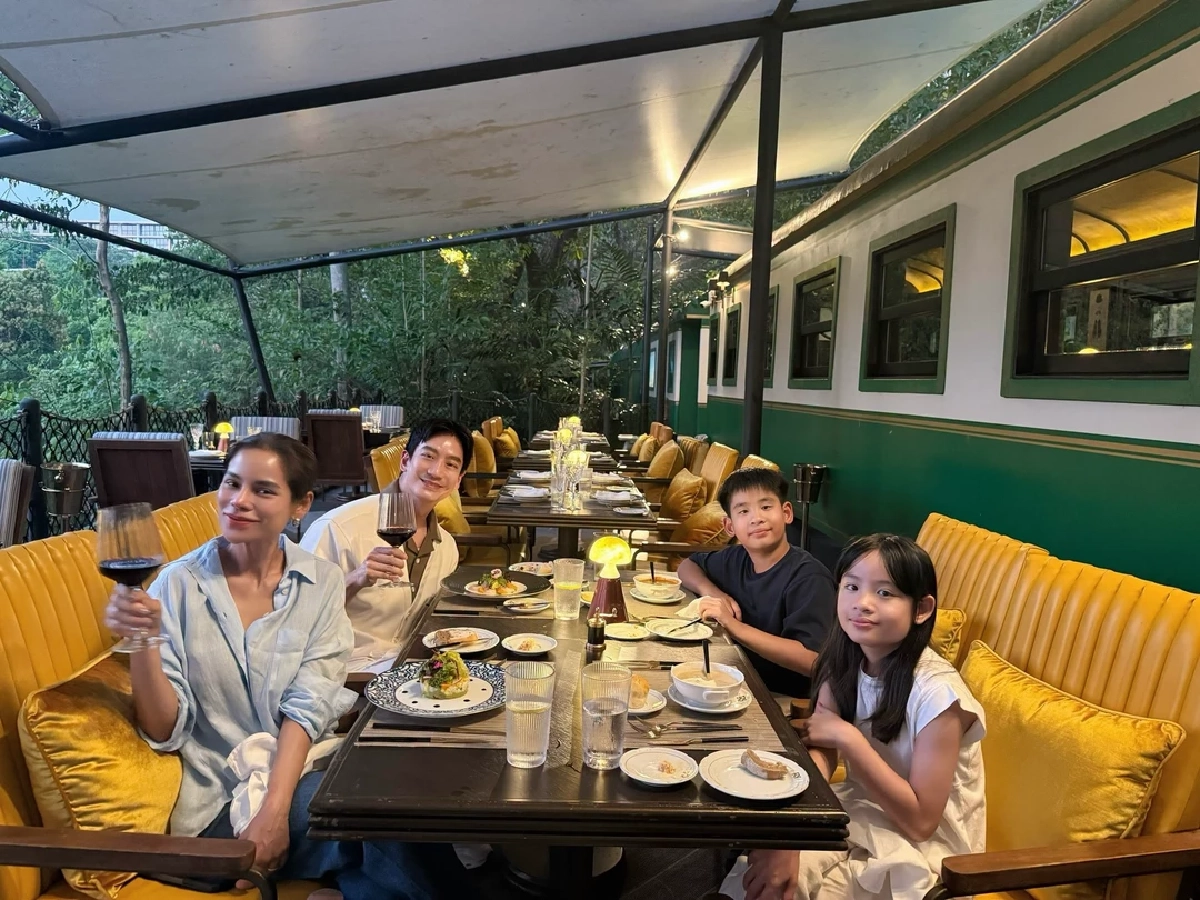 หมอโอ๊ค สมิทธิ์   ชวนลูกชาย ลุยเก็บผลผลิต โตไวหล่อเหมือนพ่อ