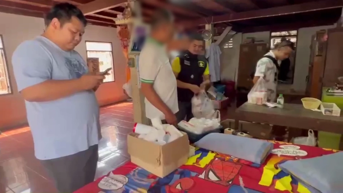 สสจ.สกลนครบุกรวบหมอเถื่อนเปิดรักษา 10 ปี ฟัน 4 ข้อหาหนัก