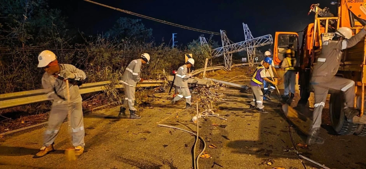 พายุถล่มกบินทร์บุรี! เสาไฟล้มระนาว ไฟดับนับพันครัวเรือน