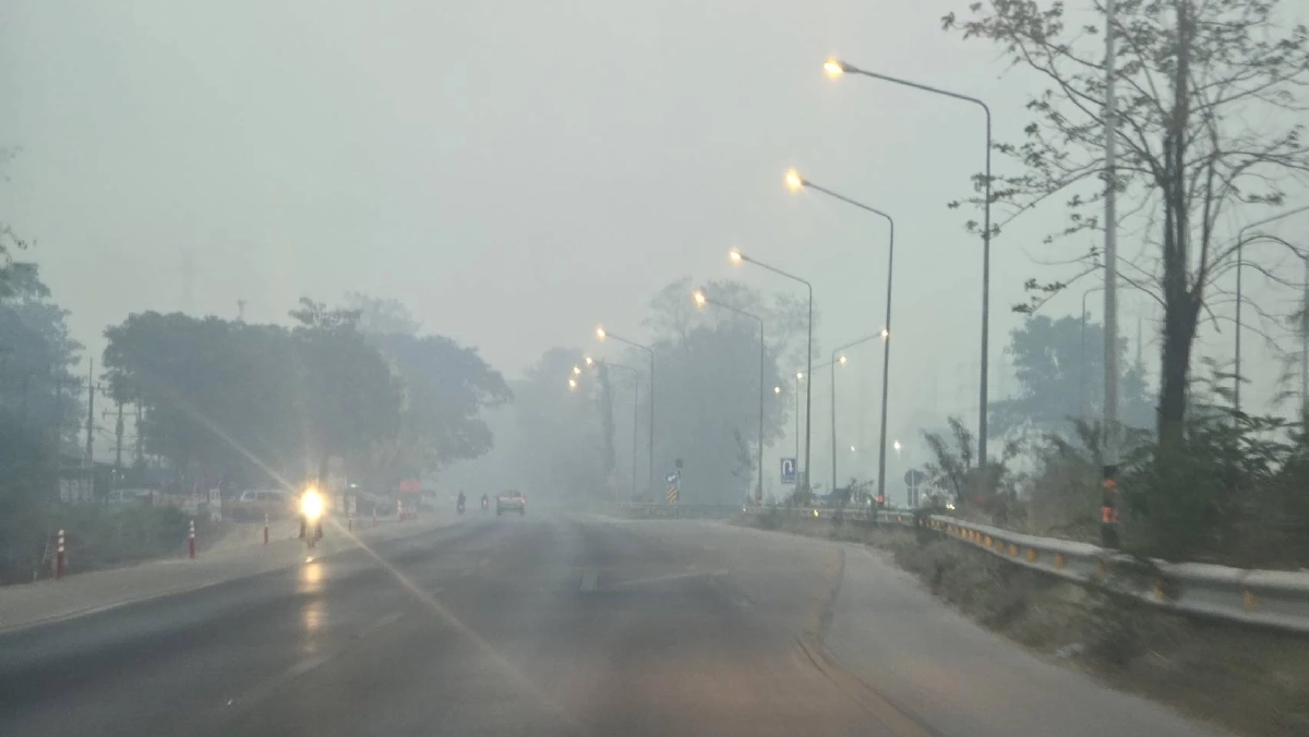 พิษณุโลกวิกฤต! ชาวนายังเผาฟางควันคลุ้ง ค่าฝุ่นพุ่งกระฉูด