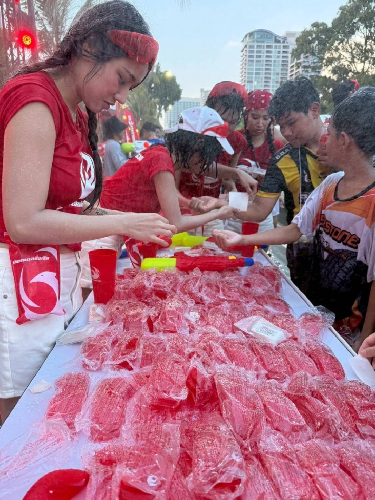 "ลอตเตอรี่พลัส" เล่นใหญ่จัดเต็ม ไหลริมเลพัทยา ขนทัพดีเจ-ของแจก