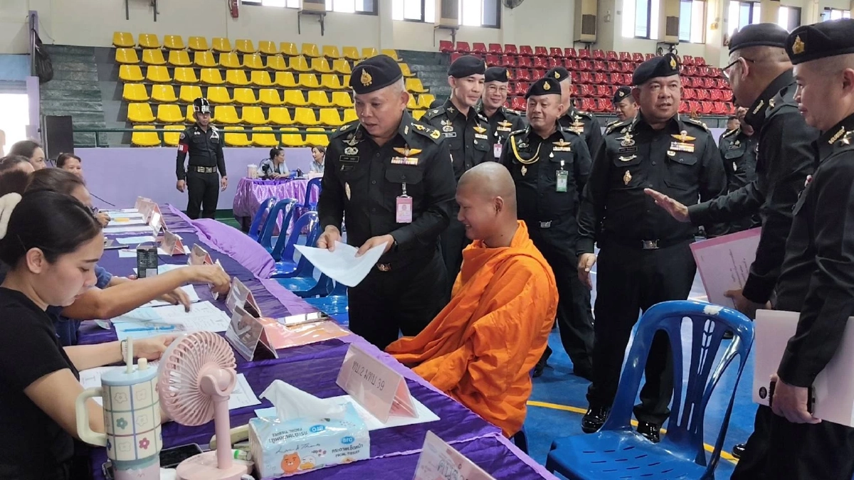 แม่ทัพภาคที่ 3 ตรวจเยี่ยมเกณฑ์ทหารพิษณุโลก ยอดสมัครใจพุ่ง 80%