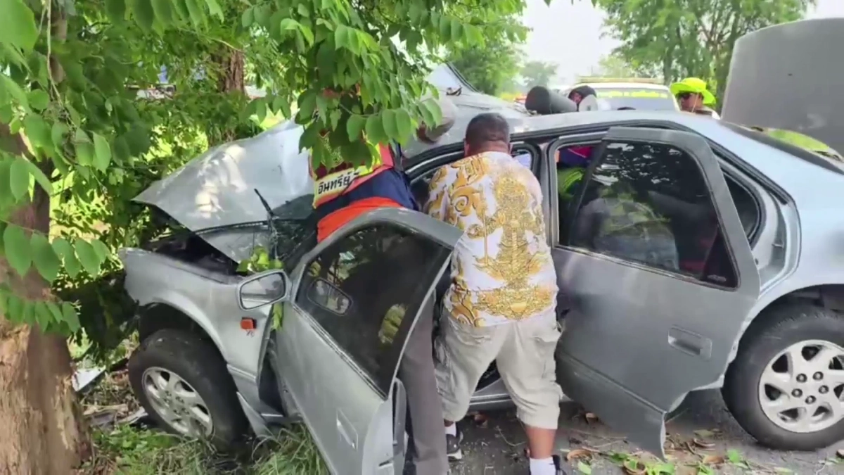 สยองซ้ำซาก! รถเก๋งอัดต้นไม้ดับที่โคราช ชาวบ้านลืออาถรรพ์