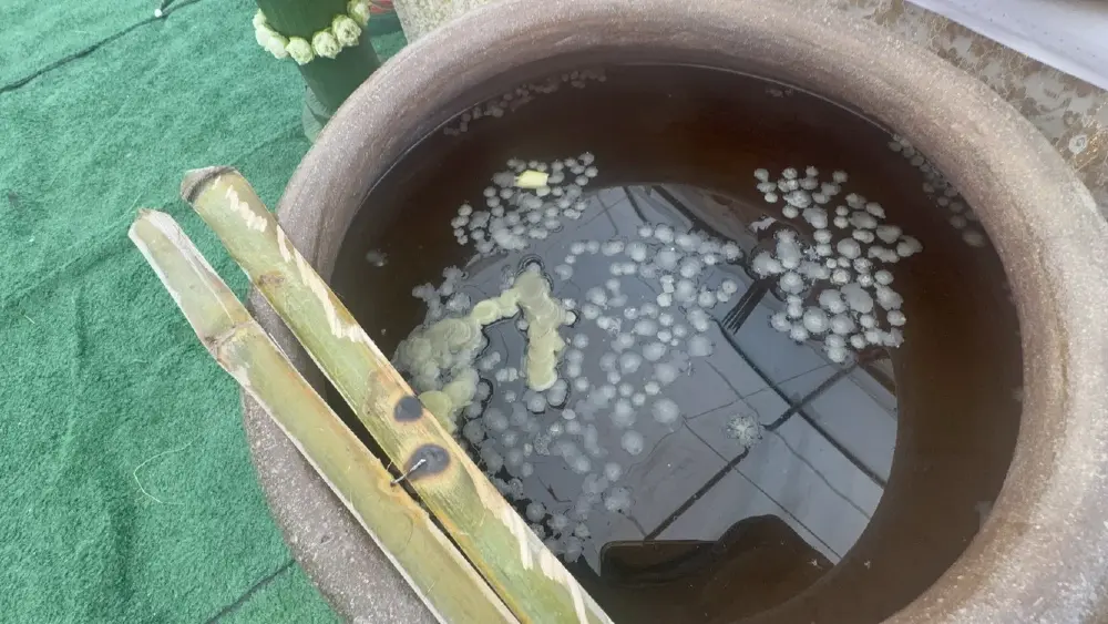 ฮือฮา! เลขเด็ดน้ำตาเทียน อ่างทอง พิธีไหว้ครูอาจารย์สรณ์