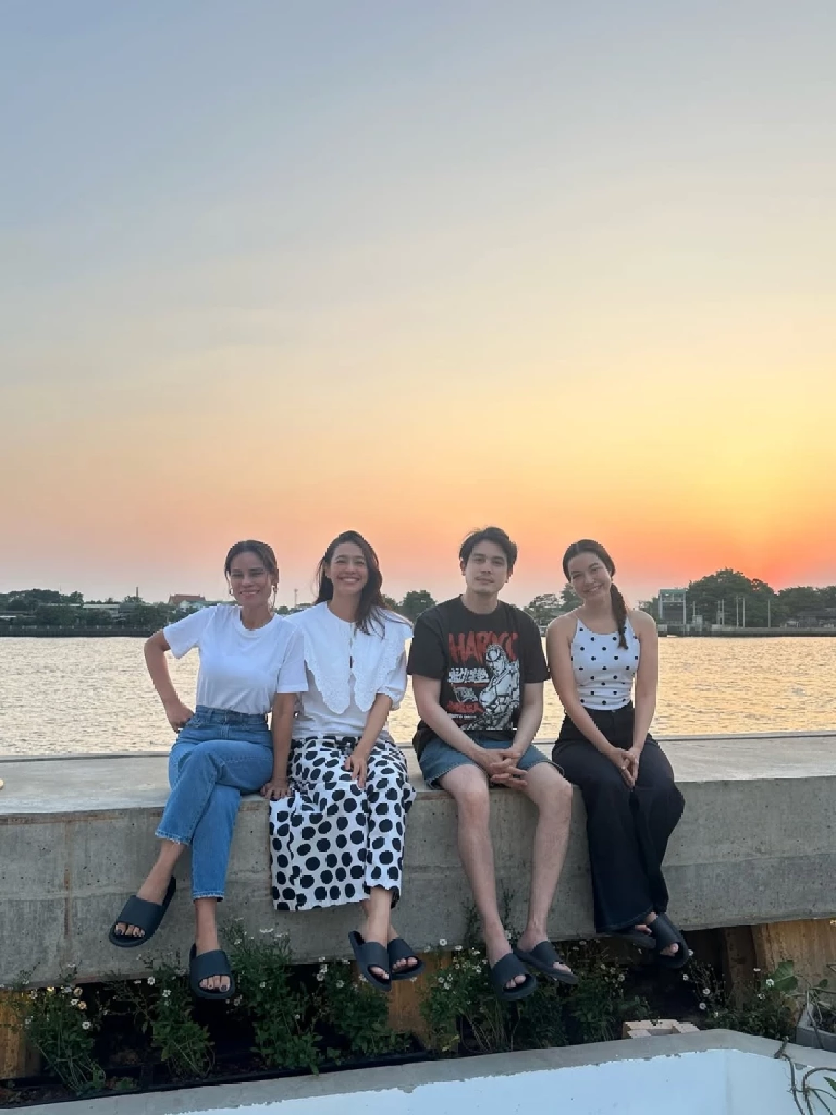 คิดถึงไม่เปลี่ยน! แก๊ง “เพื่อนสนิท” กลับมาพร้อมหน้าในรอบ 21 ปี