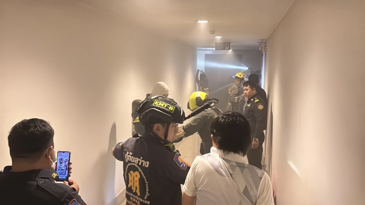 ระทึกพัทยา! ฝรั่งคลั่งถือมีดเผาห้อง ขังภรรยาและลูกชาย