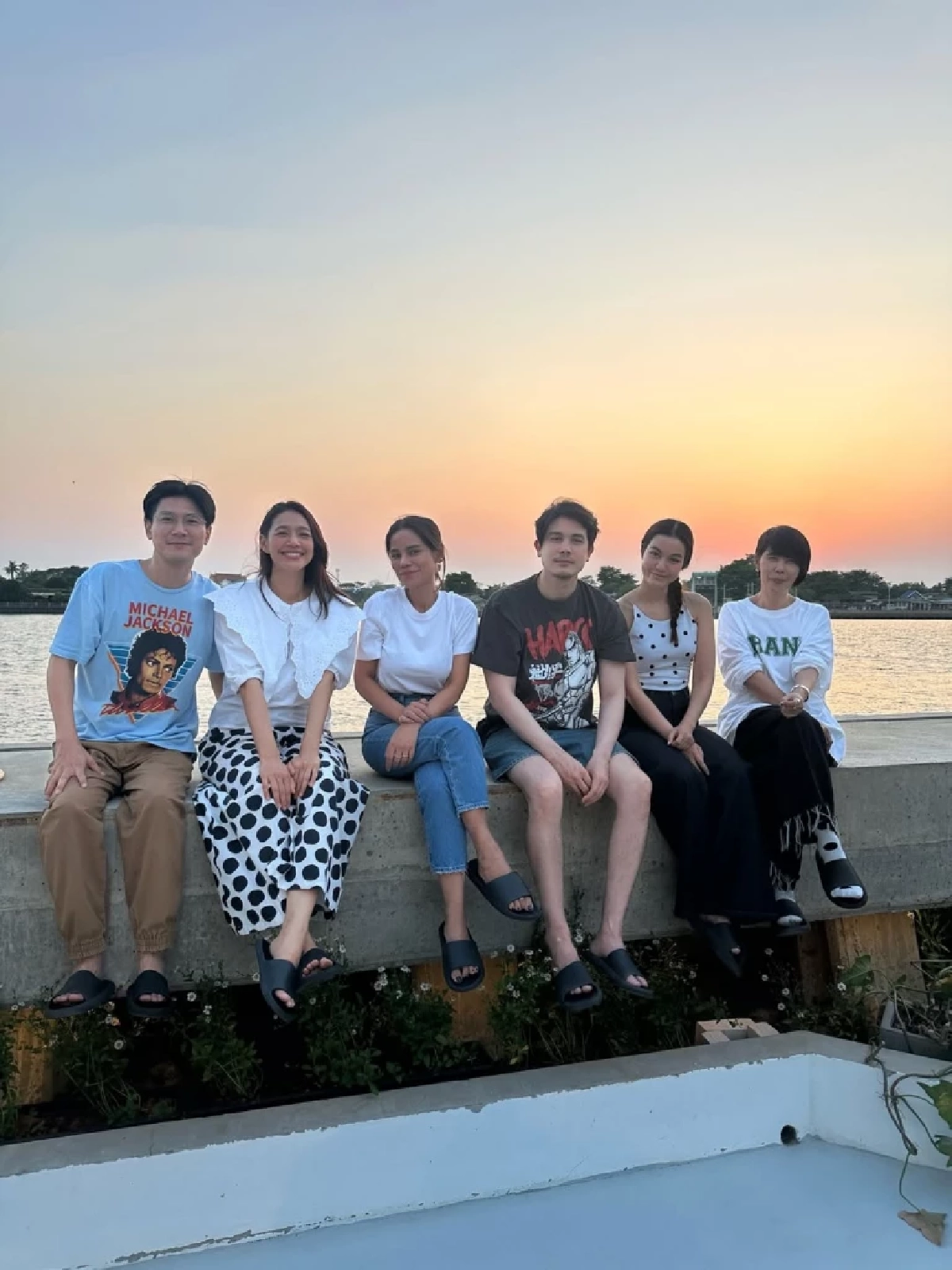 คิดถึงไม่เปลี่ยน! แก๊ง “เพื่อนสนิท” กลับมาพร้อมหน้าในรอบ 21 ปี