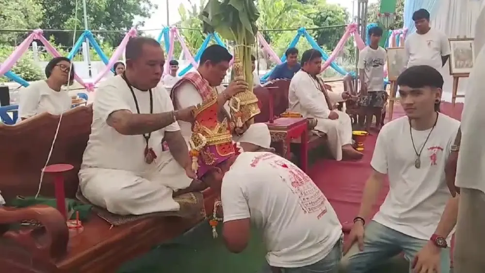 ฮือฮา! เลขเด็ดน้ำตาเทียน อ่างทอง พิธีไหว้ครูอาจารย์สรณ์