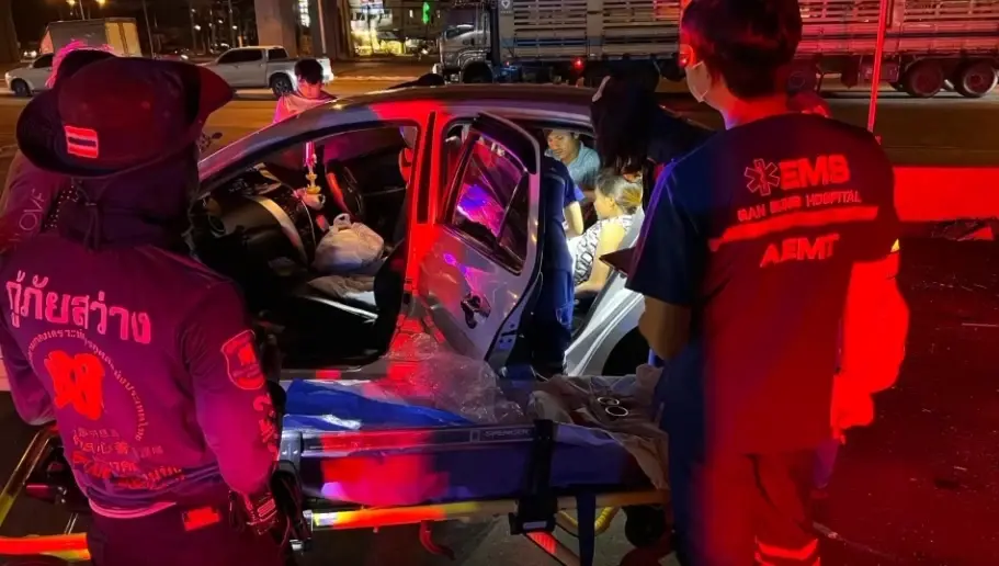 หญิงวัย 28 สุดกลั้นคลอดลูกบนรถ ขณะสามีรีบนำตัวส่ง รพ. คอหวยแห่ส่อง