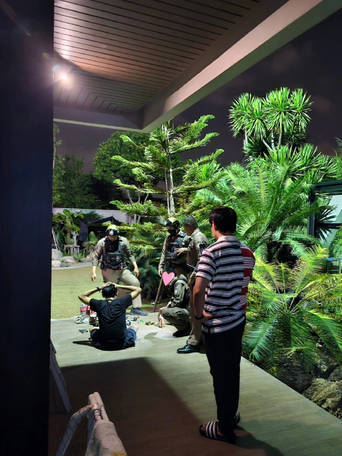 ผวาทั้งบ้าน ดาราดัง เล่านาทีระทึก ชายชุดดำปีนรั้วบุกกลางดึก