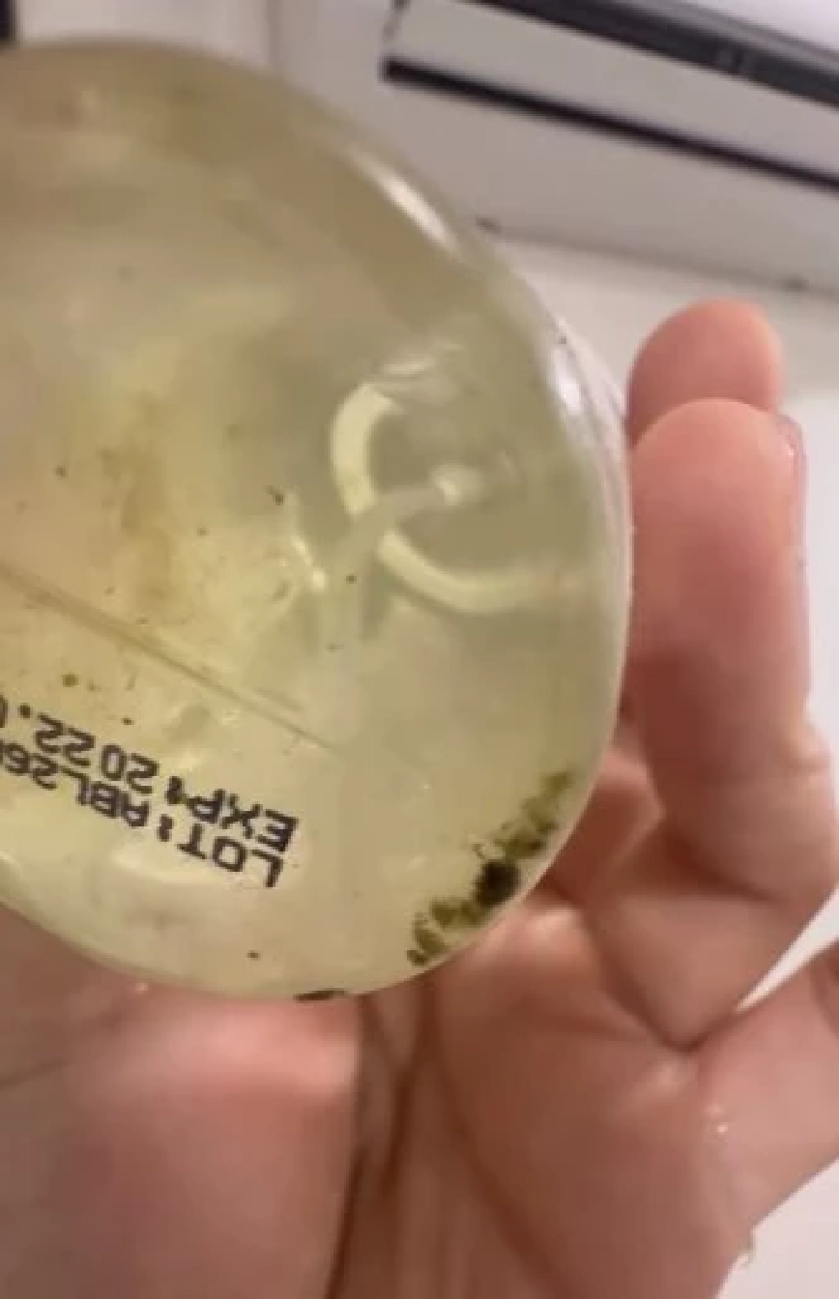 ขนลุก หนุ่มเอาน้ำจากแม่น้ำคงคา ใส่ขวดกลับบ้าน สุดท้ายต้องรีบไปคืน