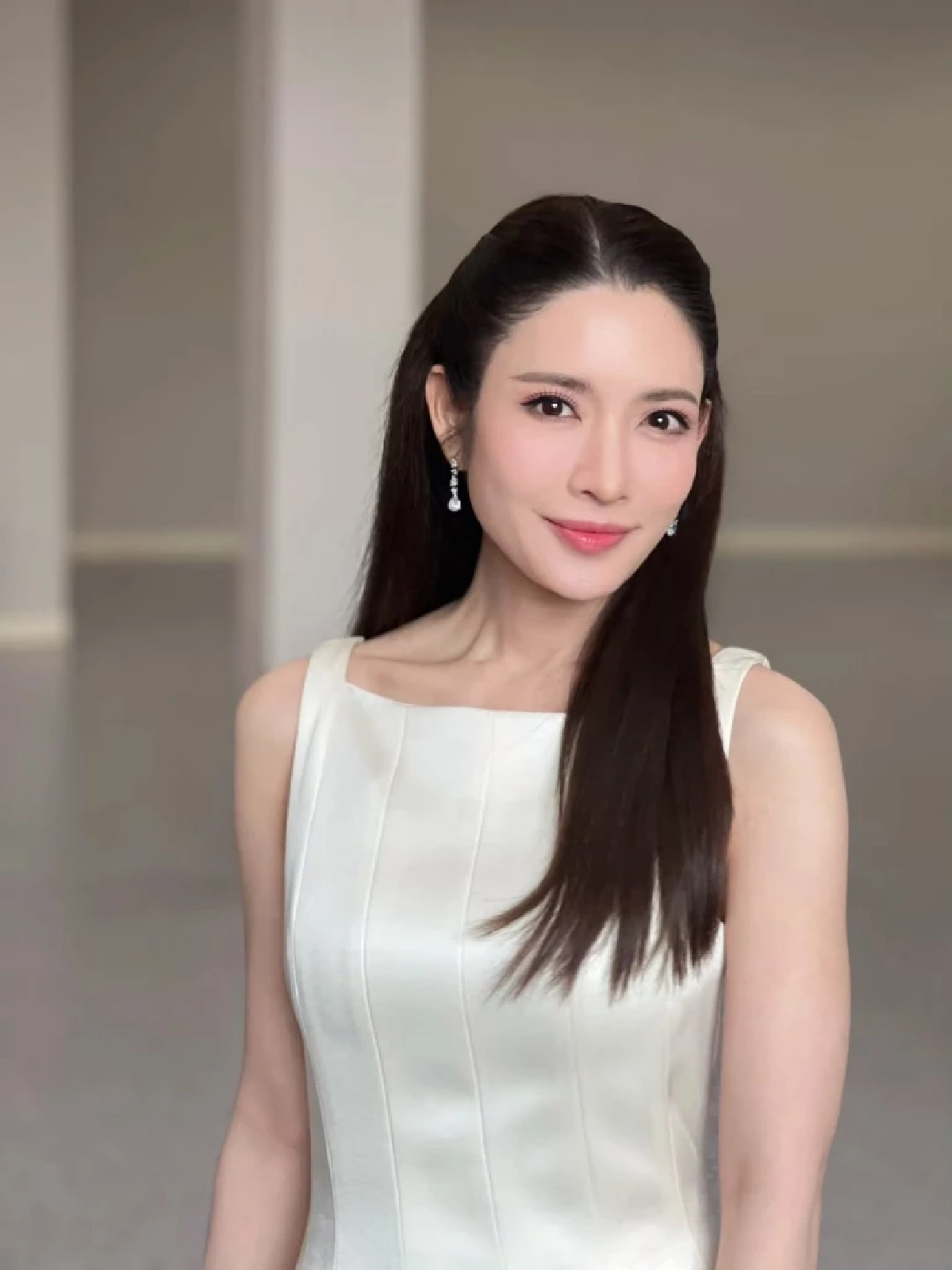 แอฟ ทักษอร ภักดิ์สุขเจริญ เปิดภาพวันวานกับไซบีเรียนสุดรัก 