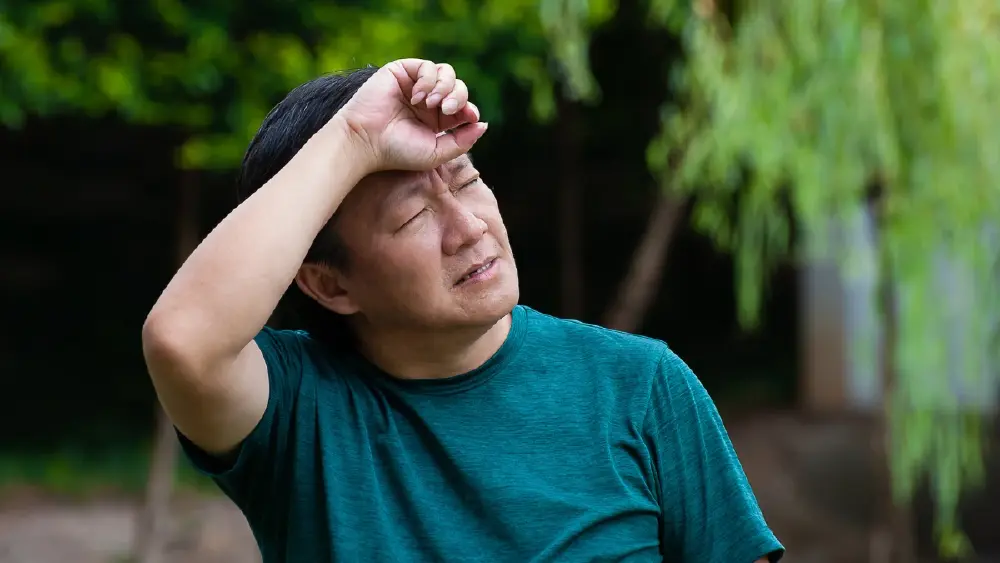 ฝ่าแดด แล้วเข้าห้องแอร์ทันที ระวังน็อกเย็น ภาวะที่หลายคนมองข้าม