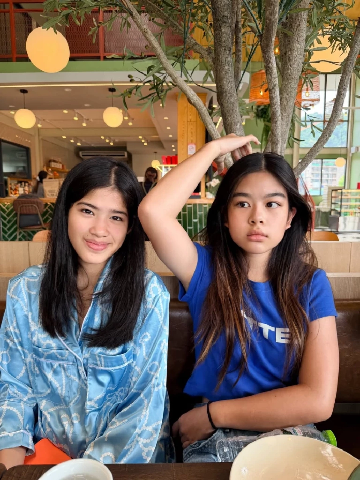 “นาวา-โสน” สองเพื่อนซี้สวยสะพรั่ง ทริปทะเลสะเทือนโซเชียล