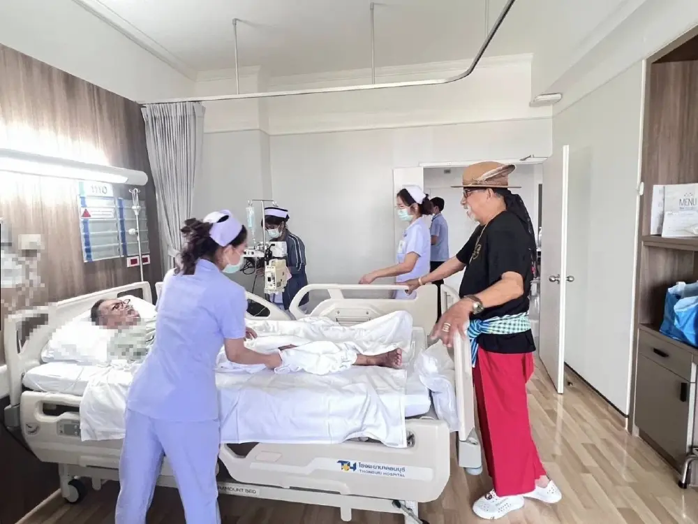 น่าห่วง เหน่ง นิติพล ป่วยโรครุมเร้า "ถั่วแระ" ให้กำลังใจข้างเตียง