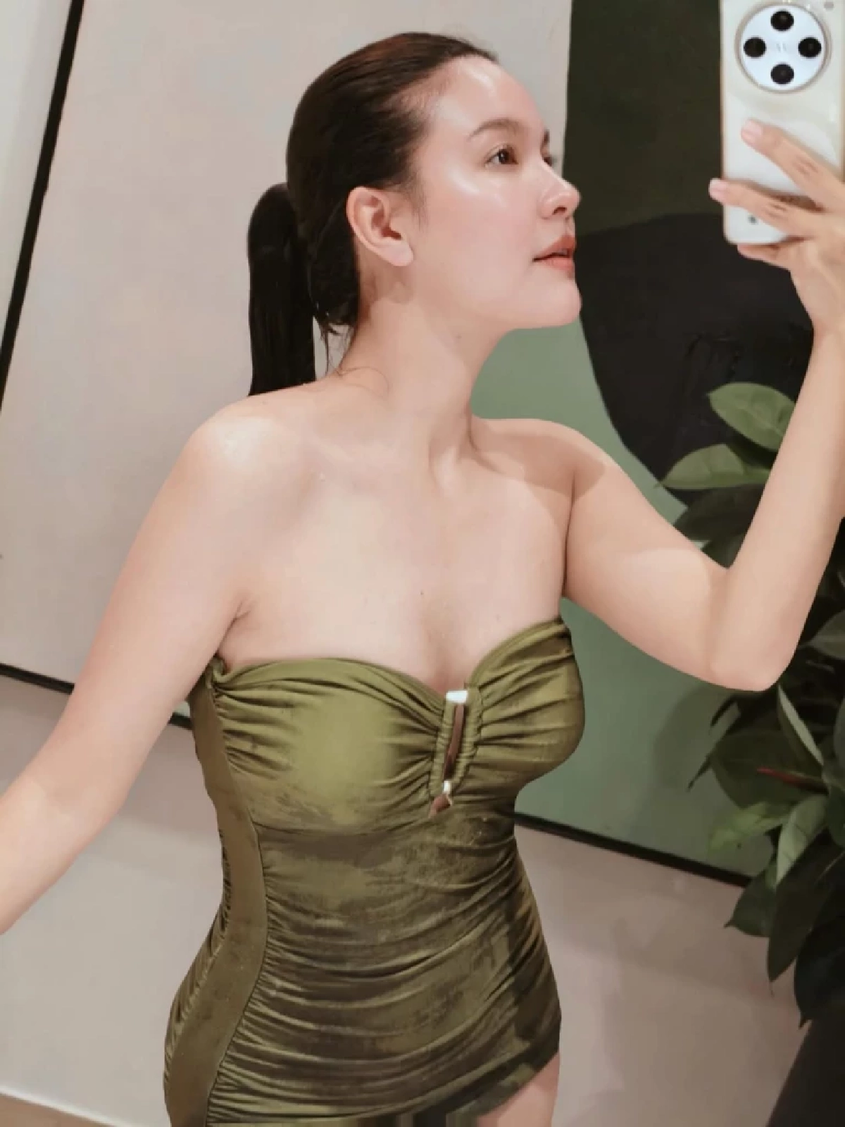 “เปาวลี” สลัดลุคหวาน อวดหุ่นสวยในชุดว่ายน้ำ ทำโซเชียลไฟลุก