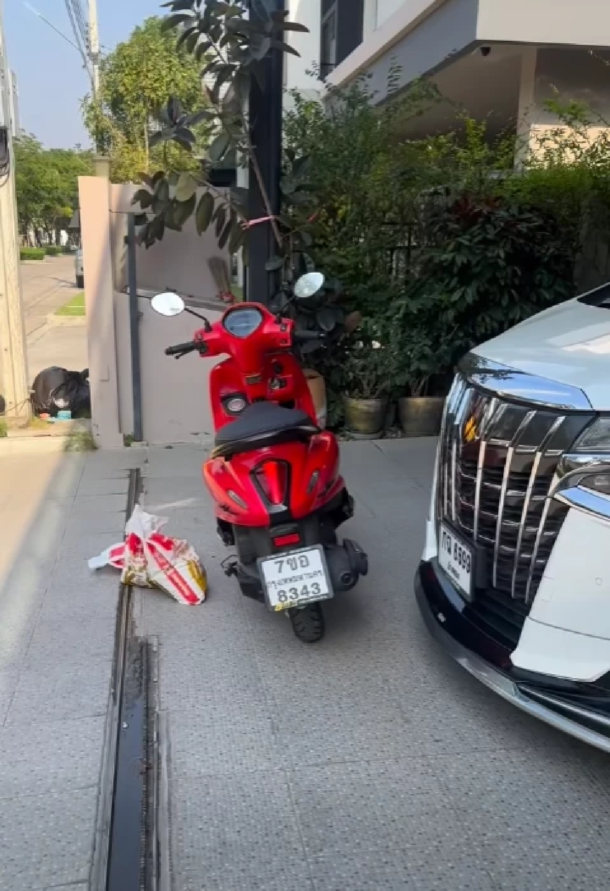 ส่องทะเบียนรถจยย. "พ่อจ๊ะ นงผณี" ขี่ไปแจกข้าวสารแฟนคลับ